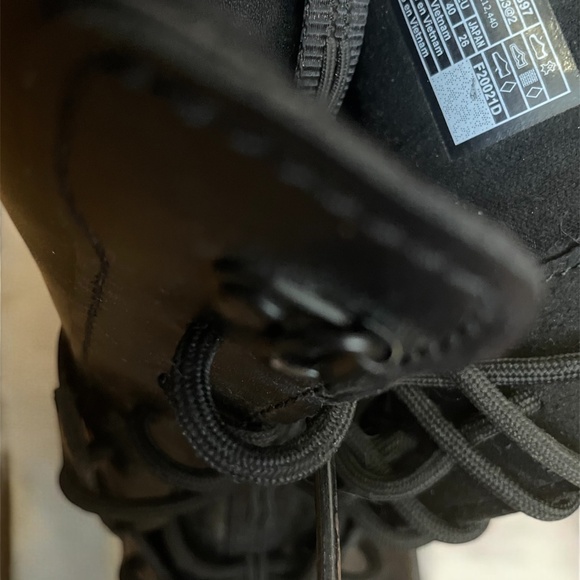 Step into Style and Comfort with Hugg Leather Boots! - Picture 4 of 4
